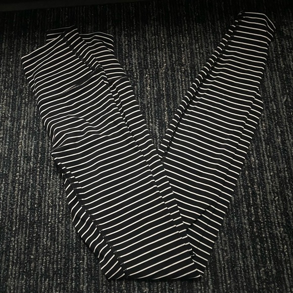 Lululemon leggings - Picture 3 of 4